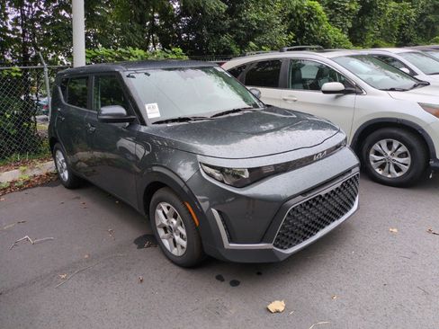 Certified 2025 Kia Soul LX w/ LX Technology Package FWD image 1