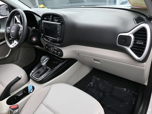 Used 2023 Kia Soul LX FWD image 40