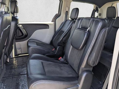 Used 2019 Dodge Grand Caravan SXT FWD image 17