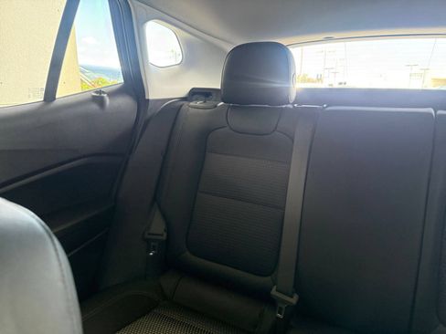 Used 2025 Chevrolet Trax LT FWD image 68
