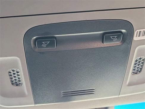 Used 2018 Toyota Camry LE image 19