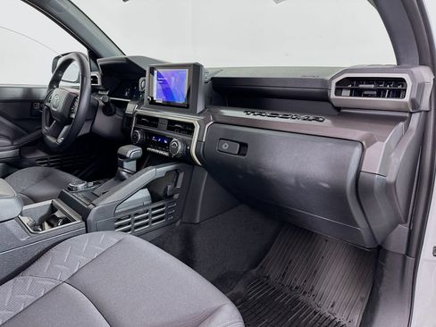 Certified 2025 Toyota Tacoma SR5 AWD/4WD image 27