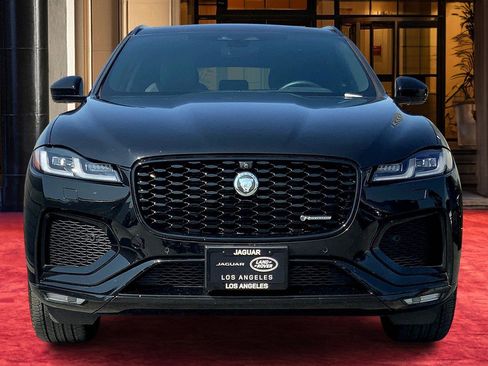 Used 2025 Jaguar F-PACE R-Dynamic S image 3