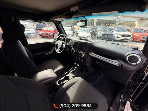 Used 2016 Jeep Wrangler Rubicon w/ Power Convenience Group image 35