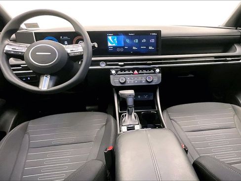 Certified 2025 Hyundai Santa Cruz SE image 14