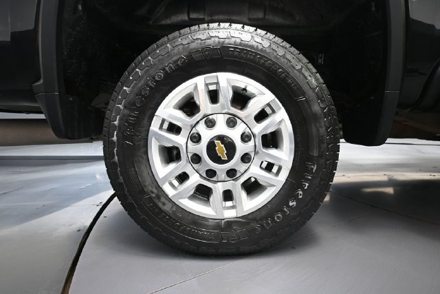 Used 2025 Chevrolet Silverado 2500 LT w/ Convenience Package AWD/4WD image 11