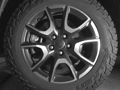 Used 2025 Jeep Compass Trailhawk image 12