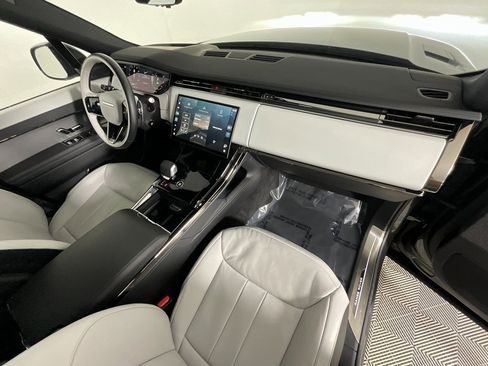Used 2025 Land Rover Range Rover Sport Dynamic SE image 19