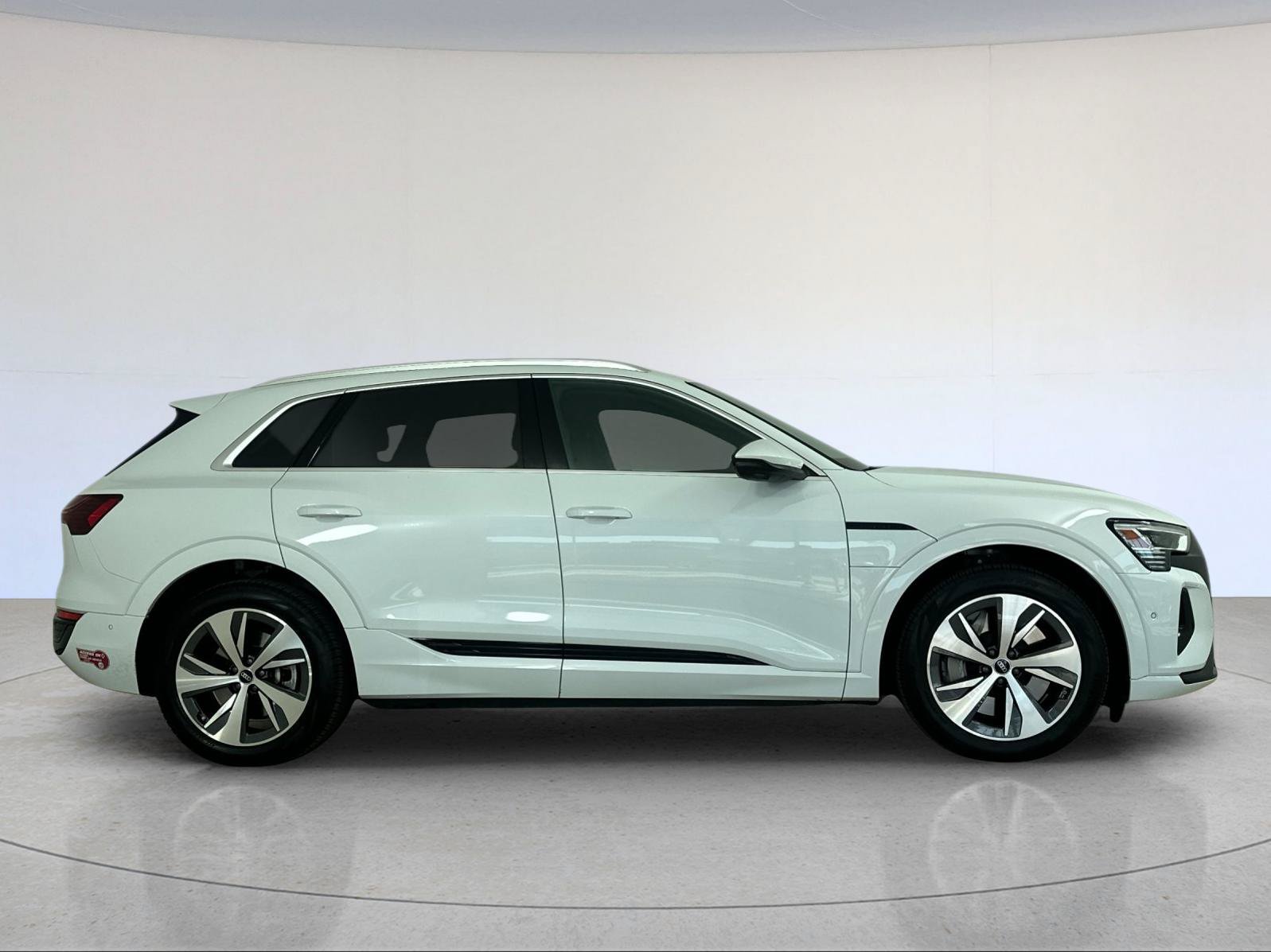 Used 2024 Audi Q8 e-tron Premium Plus AWD/4WD image 7