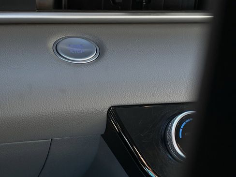 Used 2023 Hyundai Elantra Blue image 16