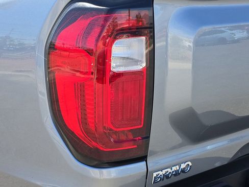 Used 2024 GMC Canyon AT4 w/ AT4 Premium Package image 9