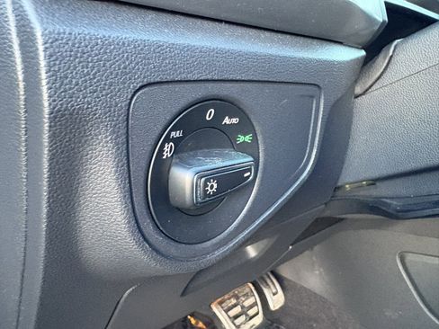 Used 2018 Volkswagen Atlas SE w/ R-Line Package image 18