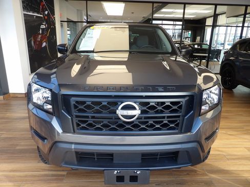 Used 2022 Nissan Frontier S image 2