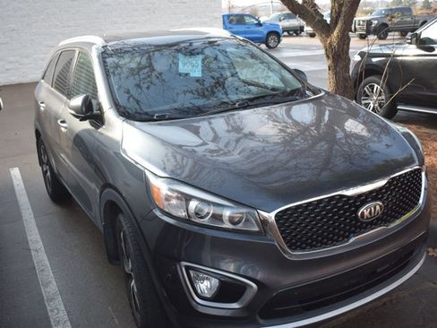 Used 2017 Kia Sorento EX w/ EX Premium Package image 3