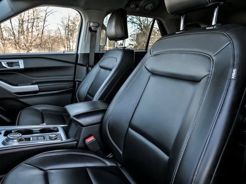 Used 2023 Ford Explorer XLT w/ Equipment Group 202A image 15