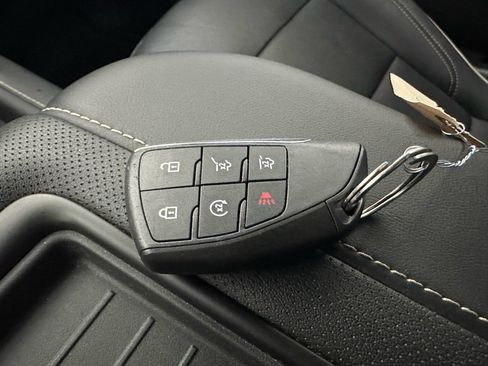 Used 2024 GMC Yukon XL SLT w/ SLT Luxury Package image 37