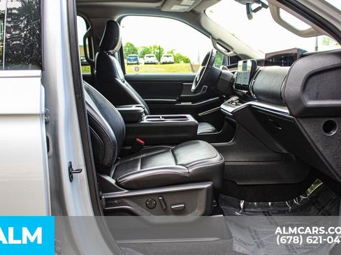 Used 2025 Ford Expedition Max Platinum AWD/4WD image 23
