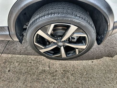 Used 2021 Nissan Rogue Sport SL w/ Premium Package image 12