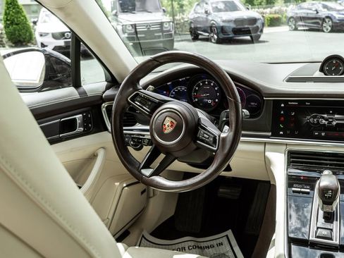 Used 2023 Porsche Panamera 4 Platinum Edition w/ Sportdesign Package AWD/4WD image 13