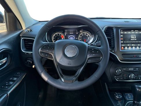 Used 2022 Jeep Cherokee Trailhawk image 25