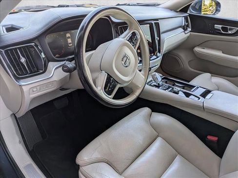 Used 2022 Volvo S60 T8 Inscription w/ Advanced Package image 4