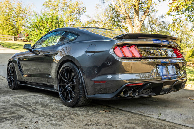 Used 2018 Ford Mustang Shelby GT350 w/ Convenience Package RWD image 5