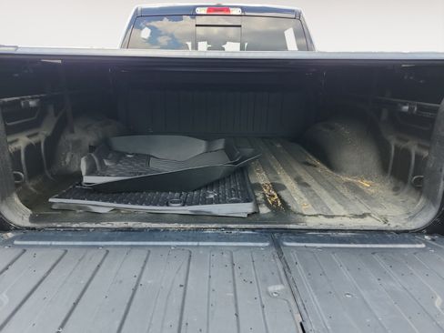 Used 2019 RAM 1500 Laramie AWD/4WD image 15
