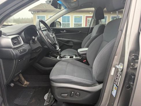 Used 2019 Kia Sorento LX w/ LX Convenience Package image 3