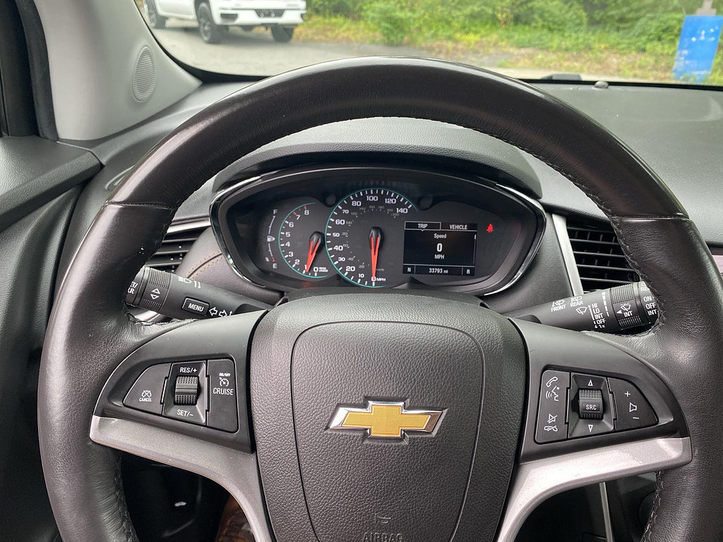 Certified 2022 Chevrolet Trax LT w/ LT Convenience Package AWD/4WD image 21