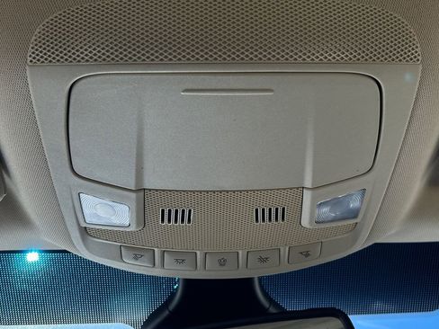 Used 2020 Ford Edge SEL image 38