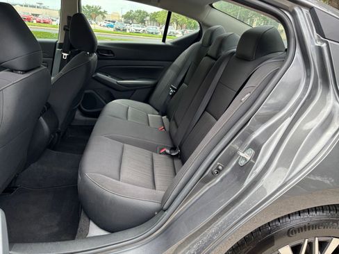 Used 2025 Nissan Altima 2.5 SV FWD image 21