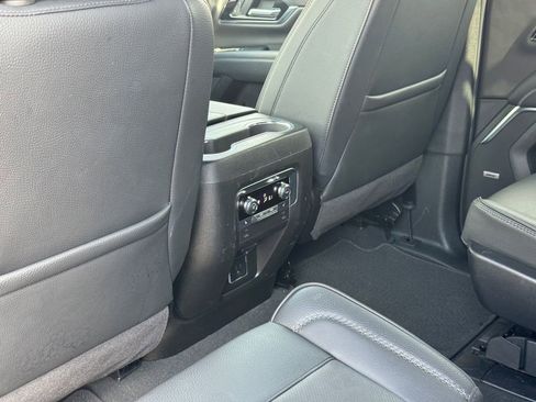 Used 2025 GMC Yukon Denali AWD/4WD image 16