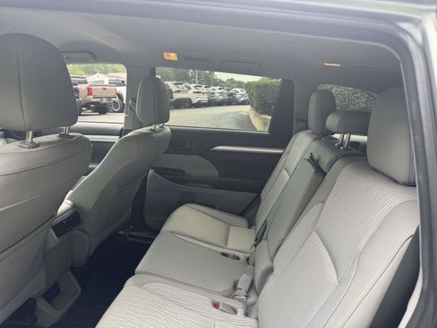 Used 2016 Toyota Highlander Plus AWD/4WD image 13
