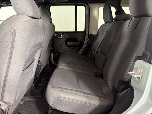 Used 2024 Jeep Wrangler Unlimited AWD/4WD image 18
