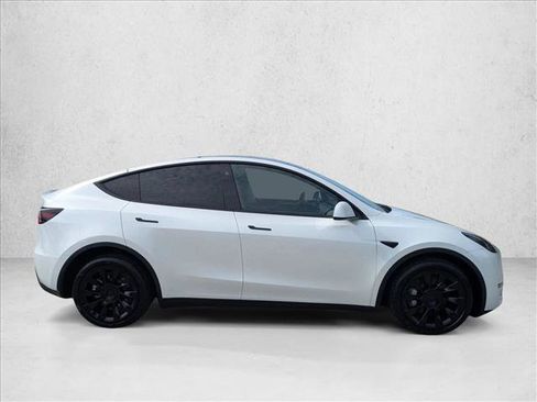 Used 2023 Tesla Model Y Long Range image 4