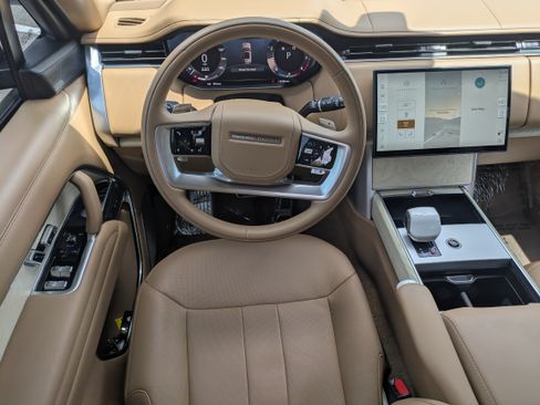 Used 2025 Land Rover Range Rover SV AWD/4WD image 13