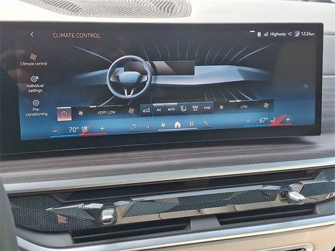 Used 2025 BMW X6 xDrive40i w/ Executive Package image 16