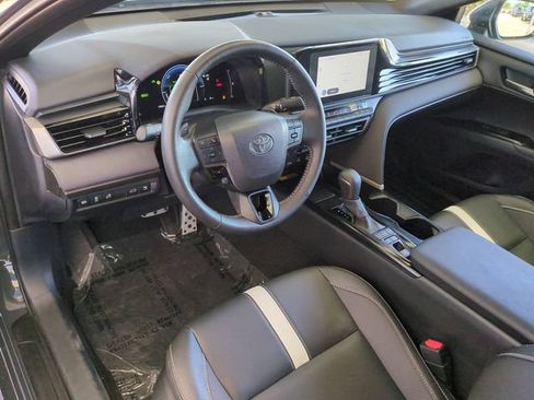 Used 2025 Toyota Camry SE FWD image 11