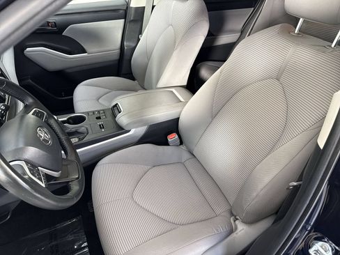 Used 2023 Toyota Highlander LE FWD image 18