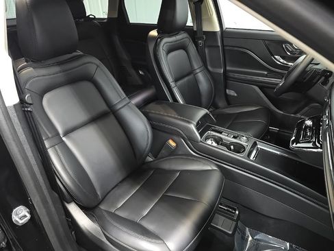 Used 2024 Lincoln Corsair AWD image 19