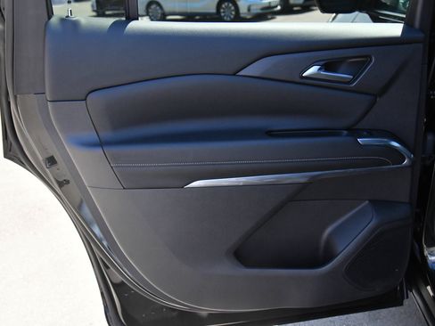 Used 2024 Chevrolet Traverse LT FWD image 43