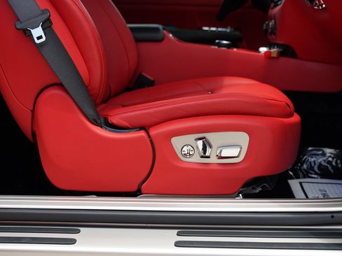 Used 2020 Rolls-Royce Wraith RWD image 26