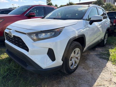 Used 2019 Toyota RAV4 LE FWD image 3
