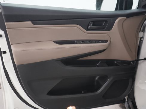 Used 2018 Honda Odyssey EX image 19