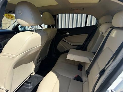 Used 2020 Mercedes-Benz GLA 250 4MATIC w/ Premium Package image 13