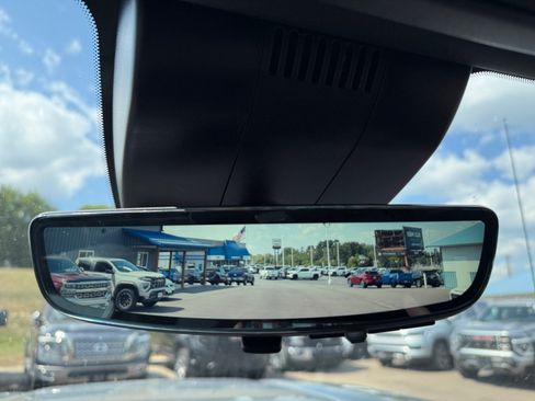 Used 2025 GMC Sierra 1500 AT4 w/ Technology Package AWD/4WD image 16