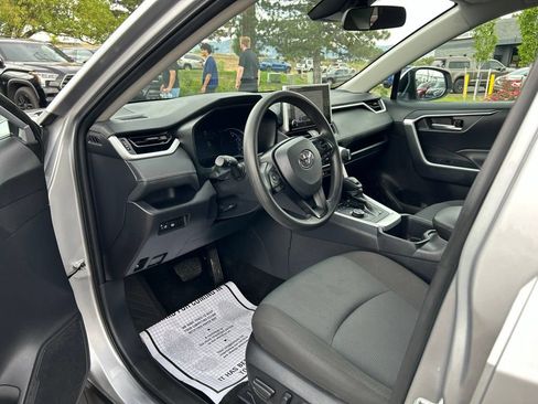 Used 2025 Toyota RAV4 XLE AWD/4WD image 22