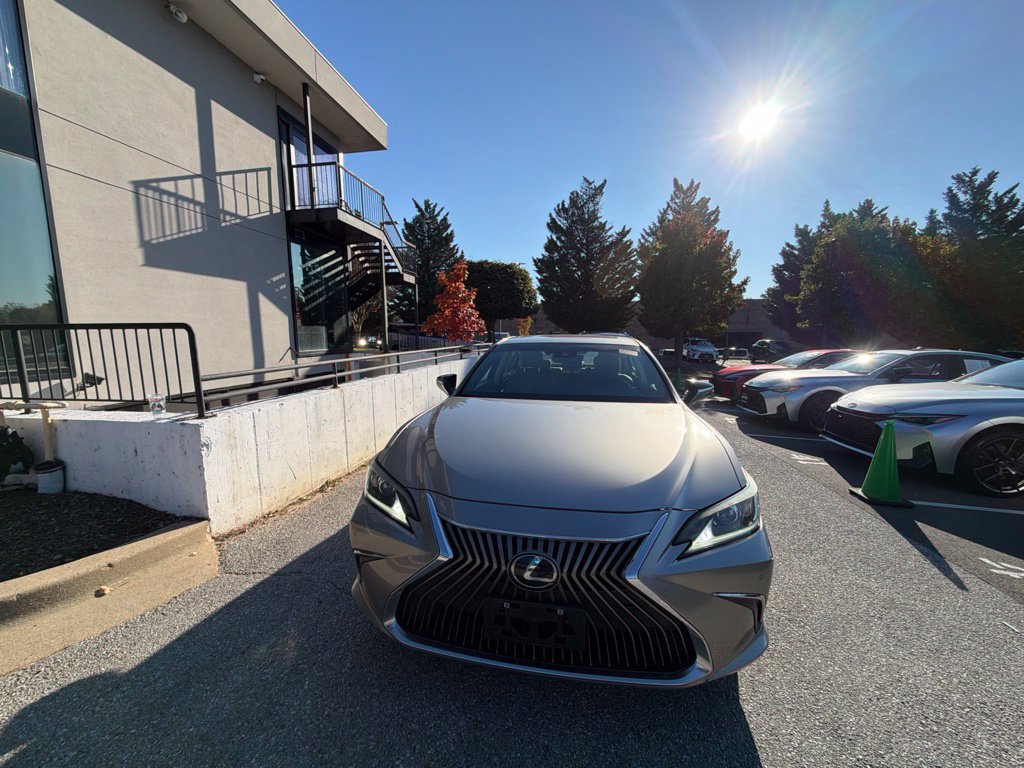 Used 2019 Lexus ES 350 w/ Premium Package FWD image 3