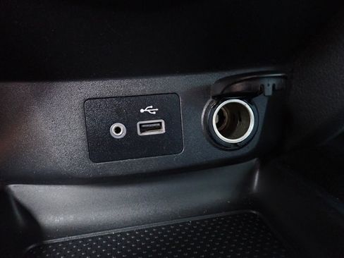 Used 2019 Nissan Rogue SV AWD/4WD image 18
