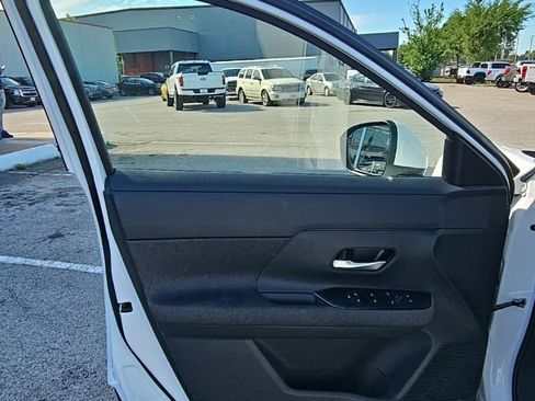 Used 2025 Nissan Kicks SV image 10